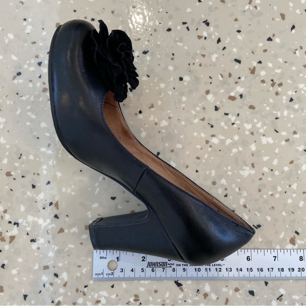 Miz Mooz black heeled shoes pump floral applique genuine leather handcrafted 6.5 - Picture 13 of 16